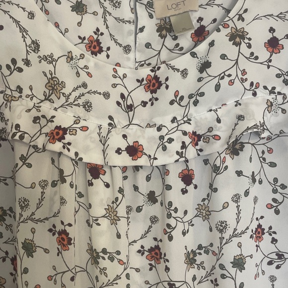 LOFT Tops - LOFT White Floral Cap Sleeve Blouse XL Pit to Pit 25” Preworn